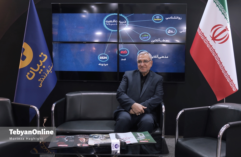 حضور چهره‌ها و مسئولین در غرفه تبیان 