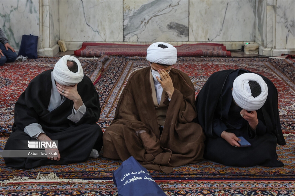 وداع با پیکر آیت‌الله «امامی کاشانی»