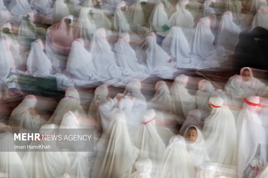 آیین جشن تکلیف ۲۵۰۰ دختر دانش آموز در همدان