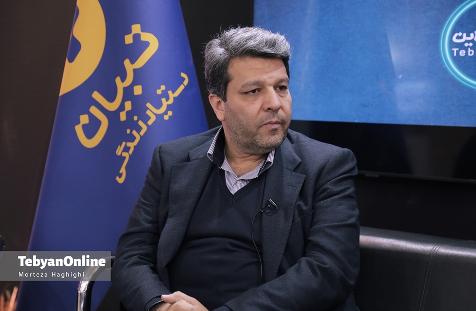 حضور چهره‌ها و مسئولین در غرفه تبیان 