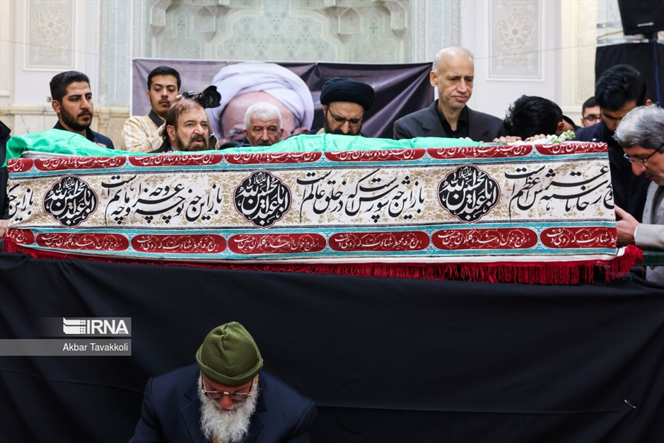 وداع با پیکر آیت‌الله «امامی کاشانی»