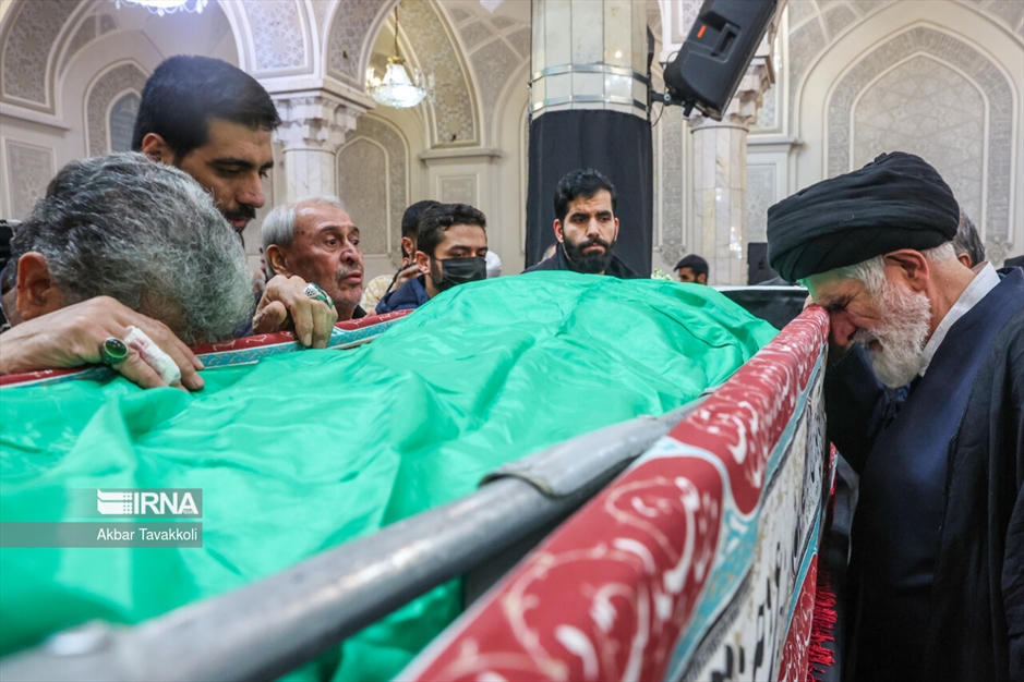 وداع با پیکر آیت‌الله «امامی کاشانی»