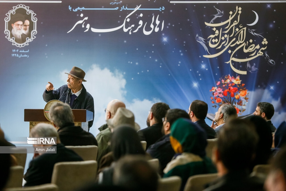 دیدار اهالی فرهنگ و هنر با رئیس جمهور