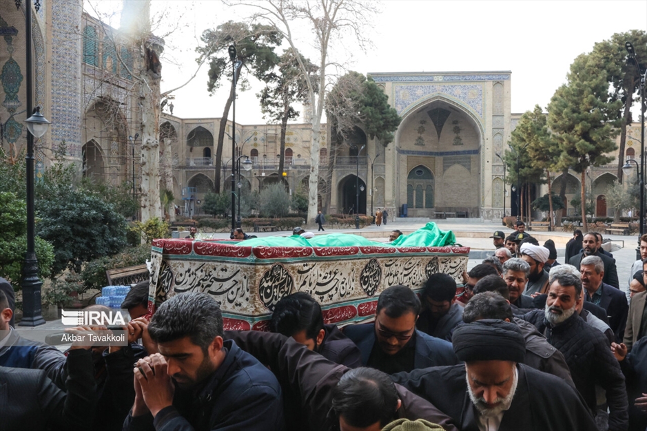 وداع با پیکر آیت‌الله «امامی کاشانی»