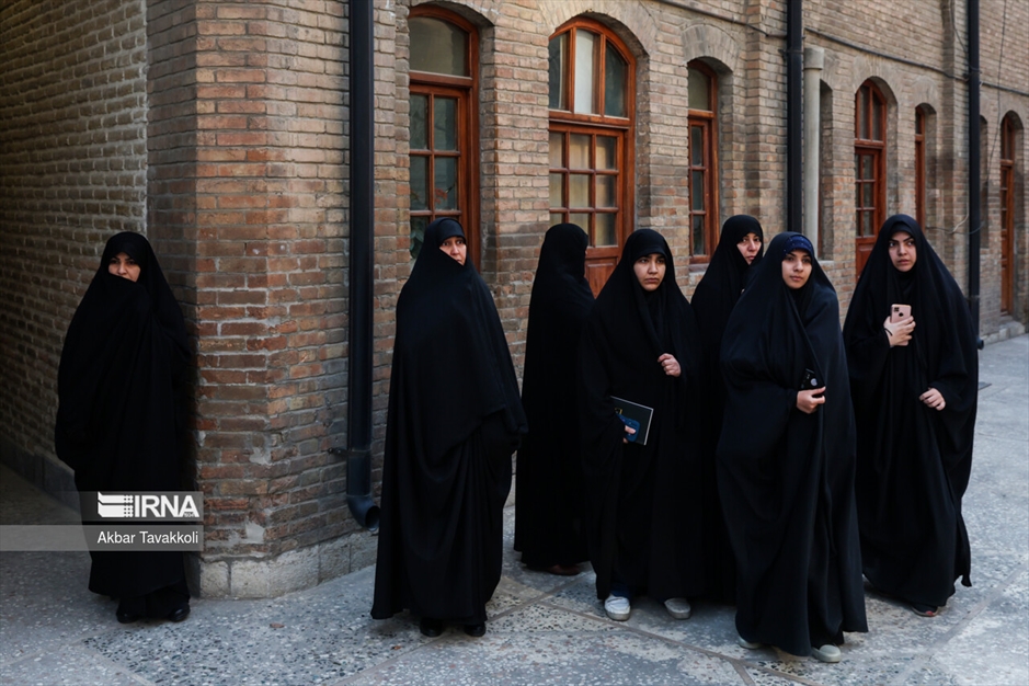 وداع با پیکر آیت‌الله «امامی کاشانی»