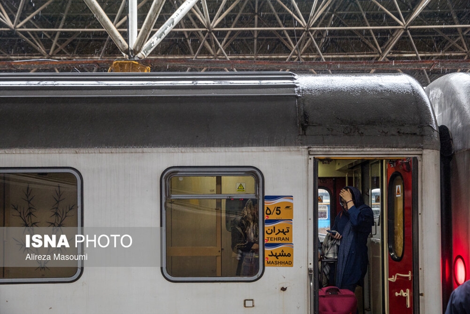 بدرقه مسافران نوروزی در راه آهن تهران