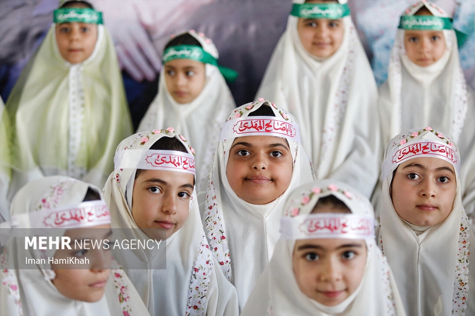 آیین جشن تکلیف ۲۵۰۰ دختر دانش آموز در همدان