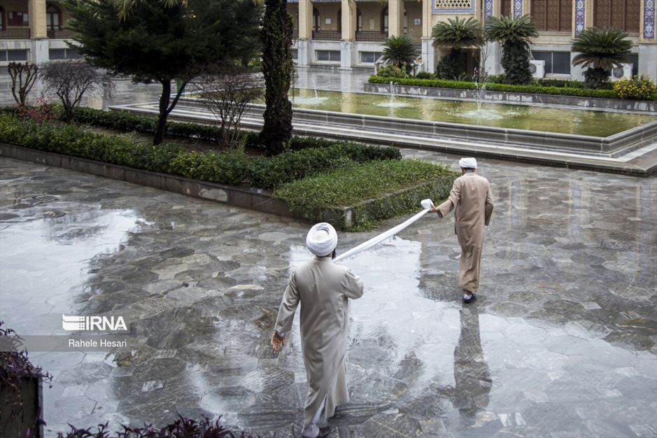 عمامه‌گذاری طلاب در روز نیمه شعبان