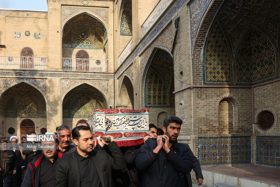 وداع با پیکر آیت‌الله «امامی کاشانی»