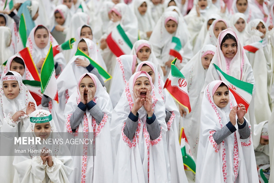 آیین جشن تکلیف ۲۵۰۰ دختر دانش آموز در همدان