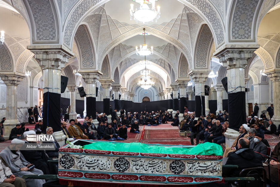 وداع با پیکر آیت‌الله «امامی کاشانی»