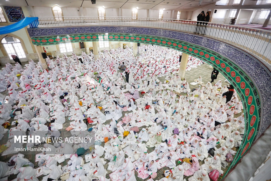 آیین جشن تکلیف ۲۵۰۰ دختر دانش آموز در همدان