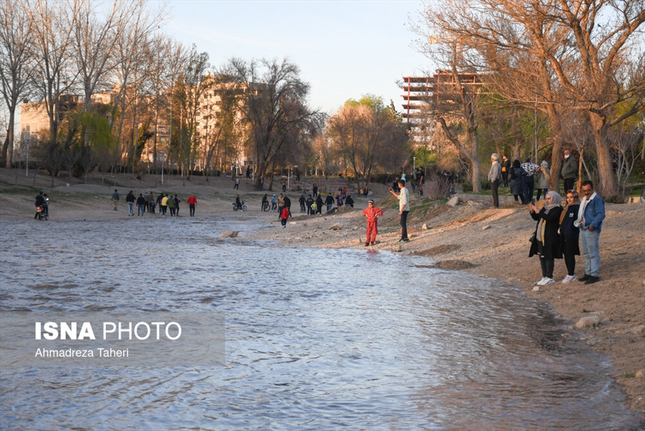 جاری شدن آب در زاینده‌رود - اصفهان