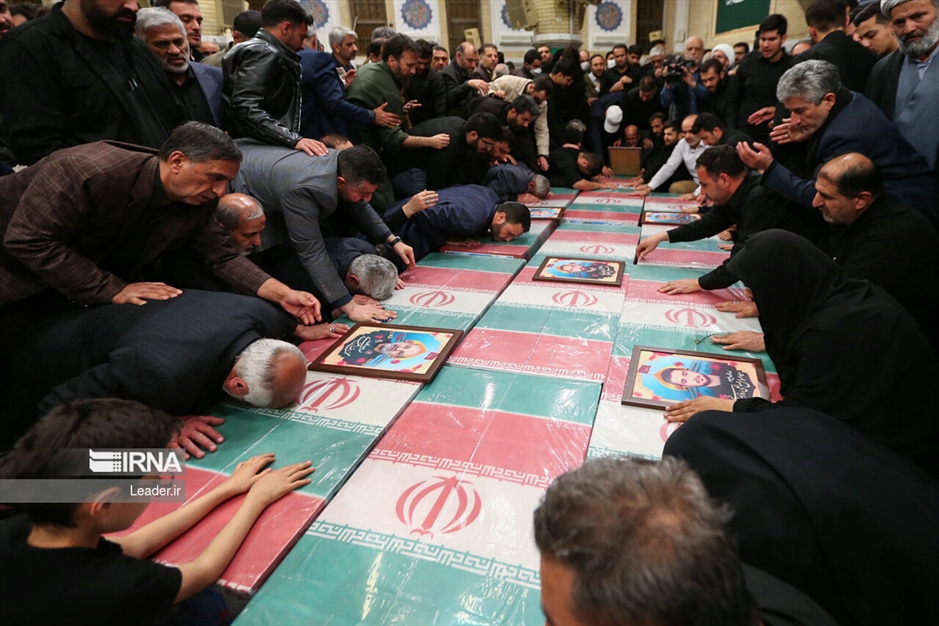  اقامه نماز رهبر انقلاب بر پیکر شهدای راه قدس