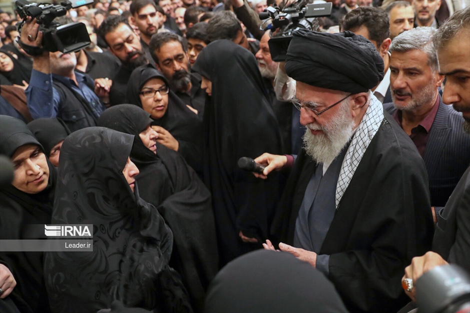  اقامه نماز رهبر انقلاب بر پیکر شهدای راه قدس