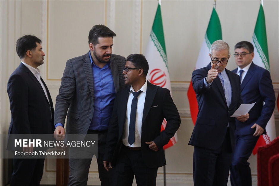 نشست وزیر امورخارجه با سفرا و روسای نمایندگی‌های خارجی مقیم تهران