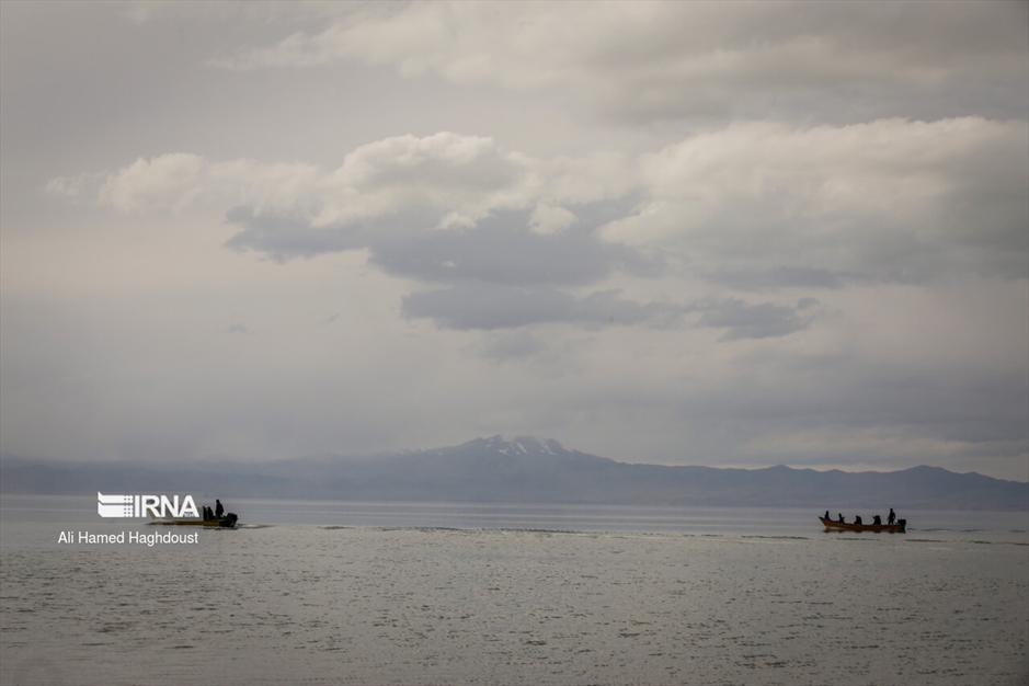 گردشگران نوروزی در دریاچه ارومیه