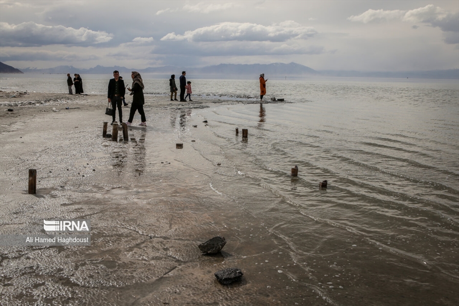 گردشگران نوروزی در دریاچه ارومیه