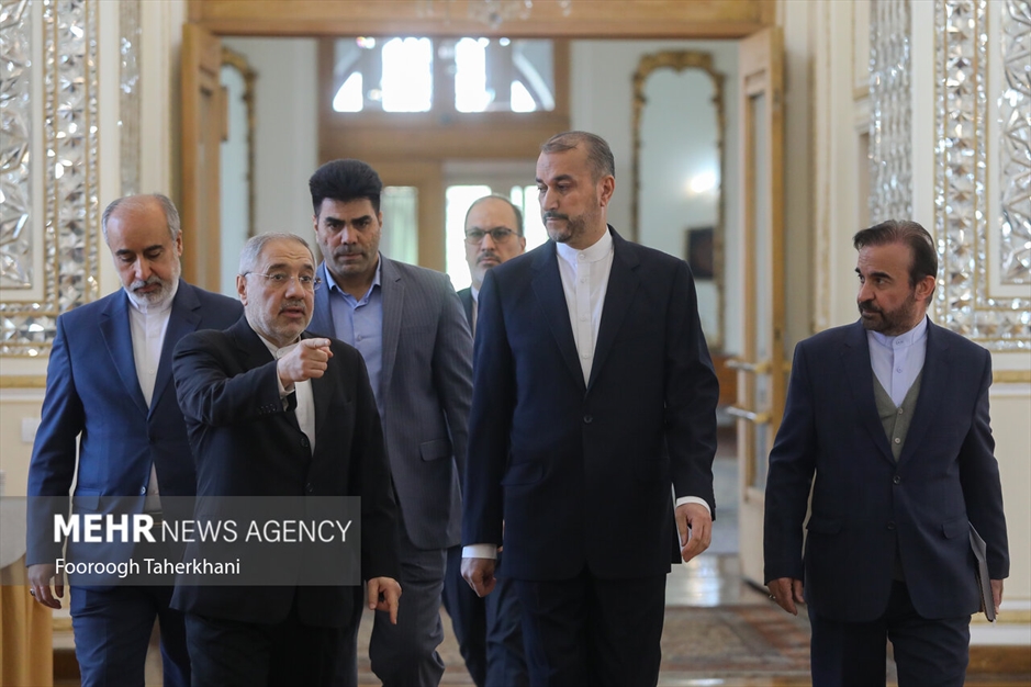 نشست وزیر امورخارجه با سفرا و روسای نمایندگی‌های خارجی مقیم تهران