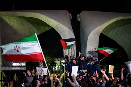 تجمع مردم در حمایت از حمله موشکی و پهپادی به اسرائیل