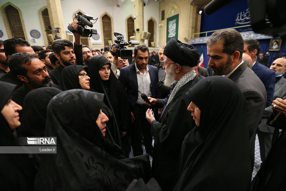  اقامه نماز رهبر انقلاب بر پیکر شهدای راه قدس