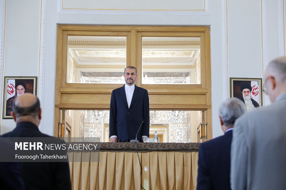 نشست وزیر امورخارجه با سفرا و روسای نمایندگی‌های خارجی مقیم تهران