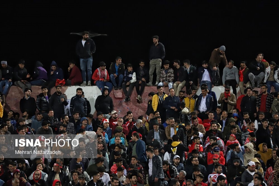 دیدار تیم های فوتبال تراکتور و سپاهان