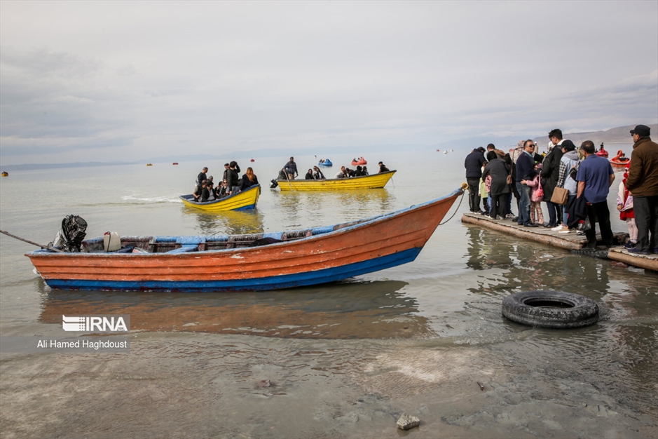گردشگران نوروزی در دریاچه ارومیه