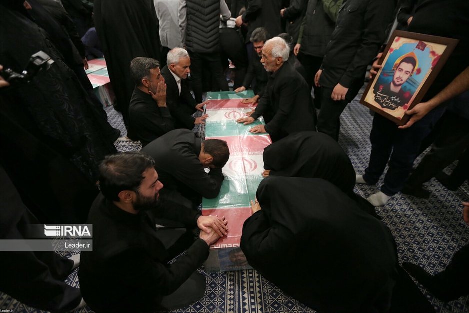  اقامه نماز رهبر انقلاب بر پیکر شهدای راه قدس