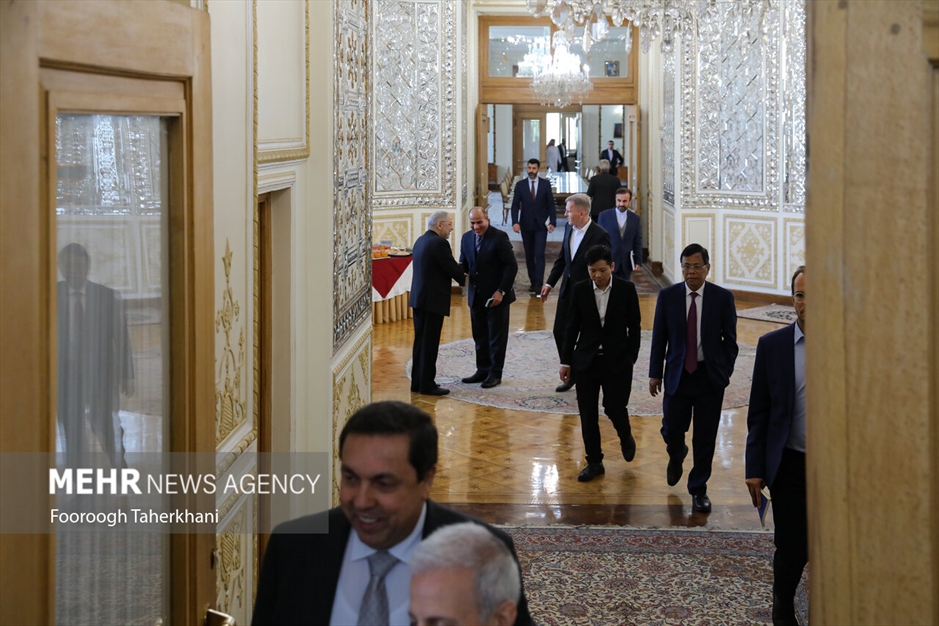 نشست وزیر امورخارجه با سفرا و روسای نمایندگی‌های خارجی مقیم تهران