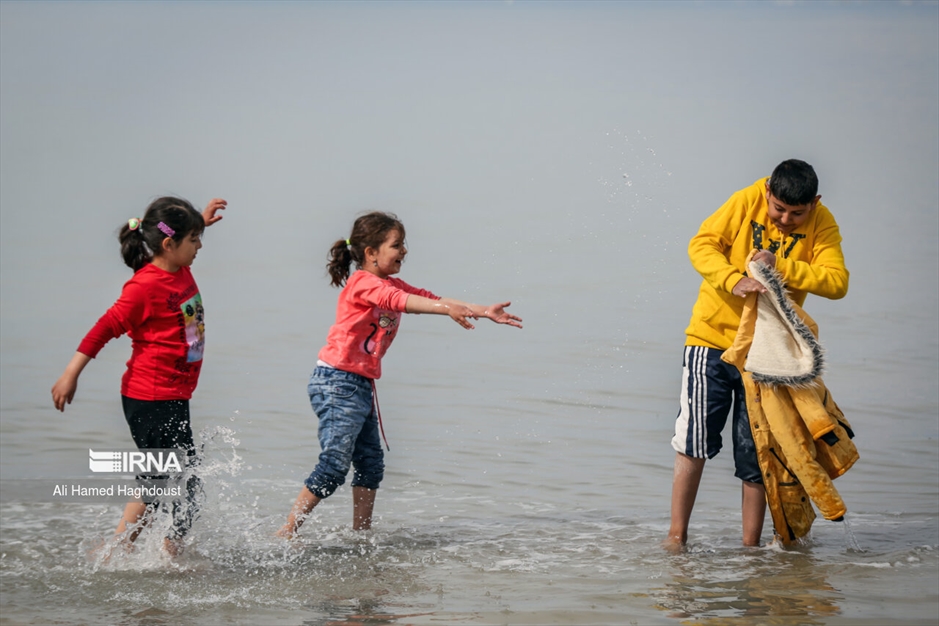 گردشگران نوروزی در دریاچه ارومیه