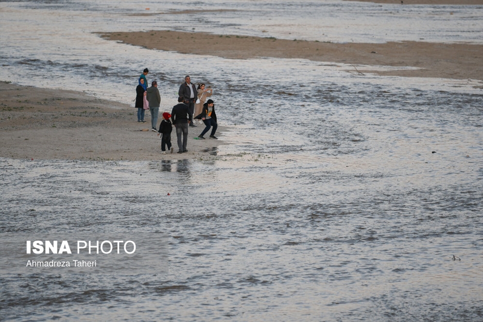 جاری شدن آب در زاینده‌رود - اصفهان
