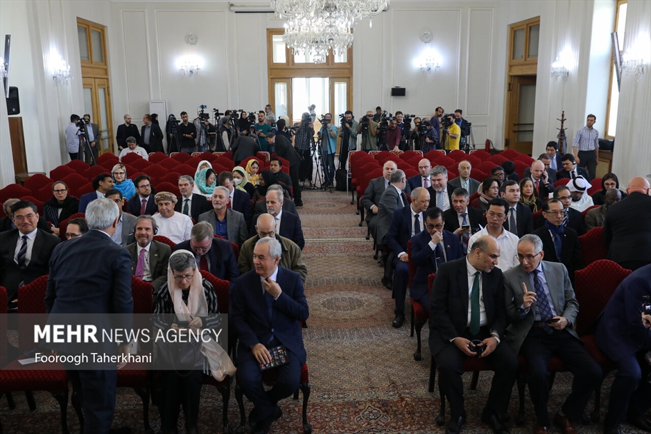 نشست وزیر امورخارجه با سفرا و روسای نمایندگی‌های خارجی مقیم تهران