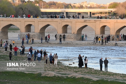 جاری شدن آب در زاینده‌رود - اصفهان