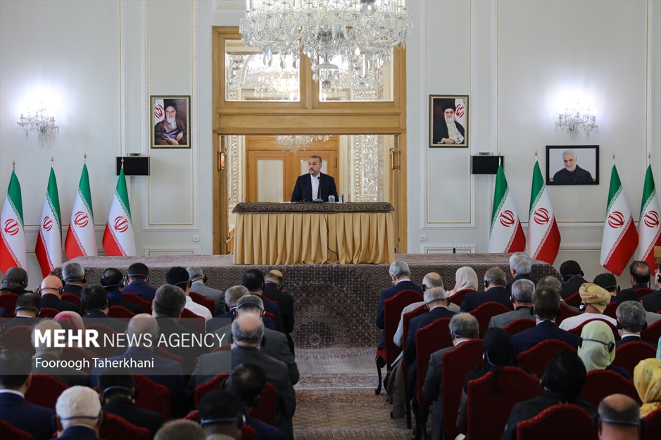 نشست وزیر امورخارجه با سفرا و روسای نمایندگی‌های خارجی مقیم تهران