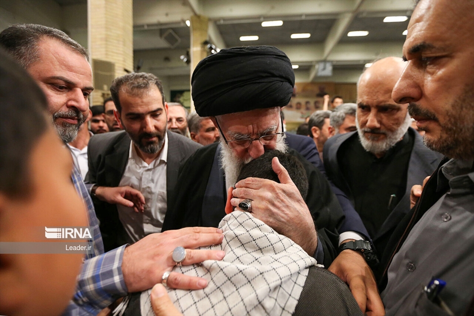  اقامه نماز رهبر انقلاب بر پیکر شهدای راه قدس