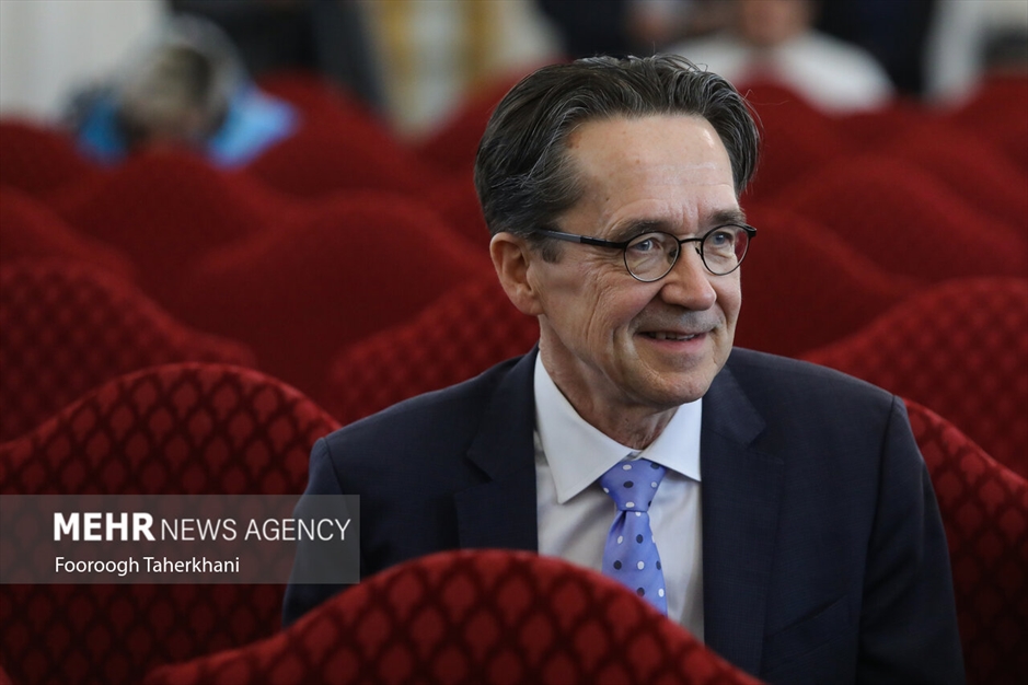 نشست وزیر امورخارجه با سفرا و روسای نمایندگی‌های خارجی مقیم تهران