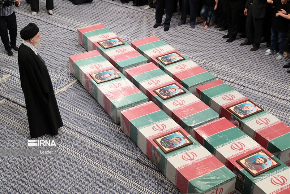  اقامه نماز رهبر انقلاب بر پیکر شهدای راه قدس