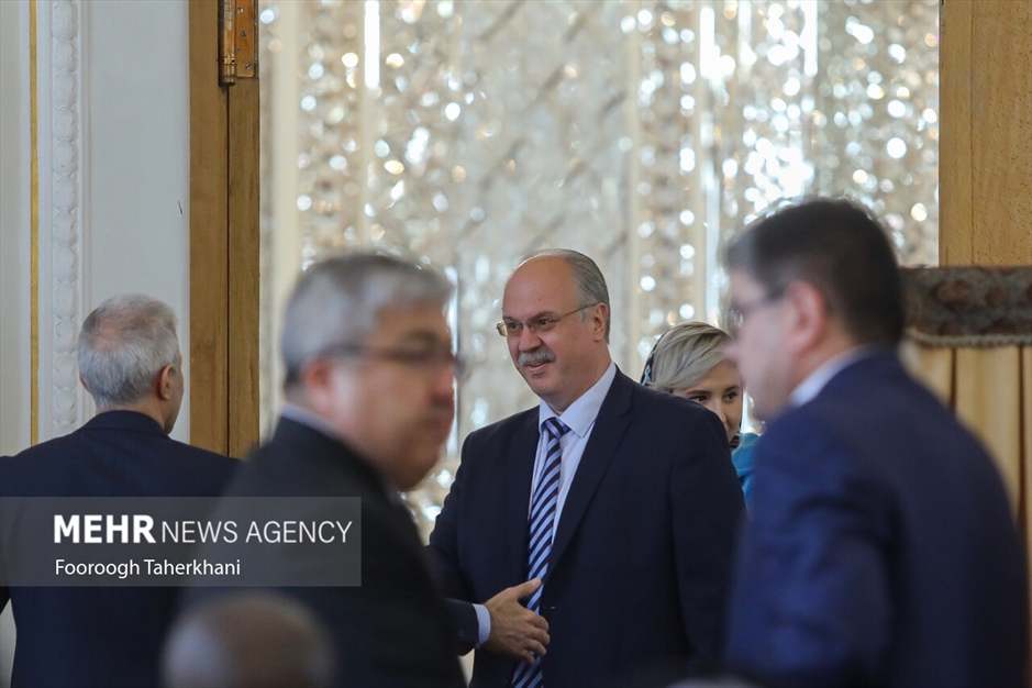 نشست وزیر امورخارجه با سفرا و روسای نمایندگی‌های خارجی مقیم تهران