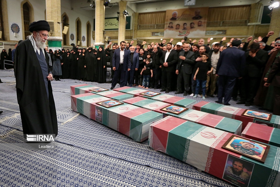  اقامه نماز رهبر انقلاب بر پیکر شهدای راه قدس