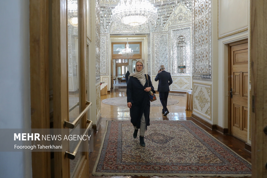 نشست وزیر امورخارجه با سفرا و روسای نمایندگی‌های خارجی مقیم تهران