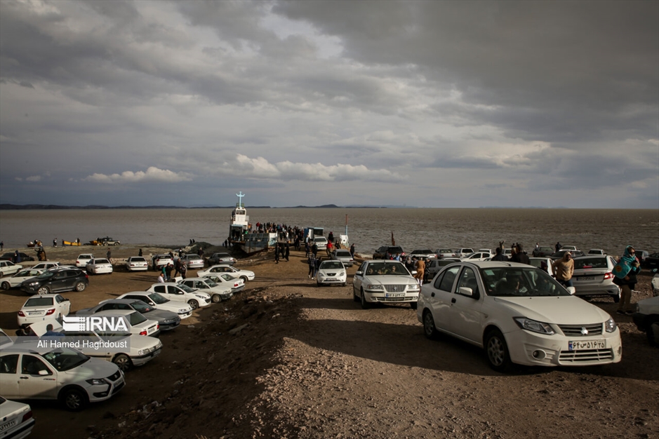 گردشگران نوروزی در دریاچه ارومیه