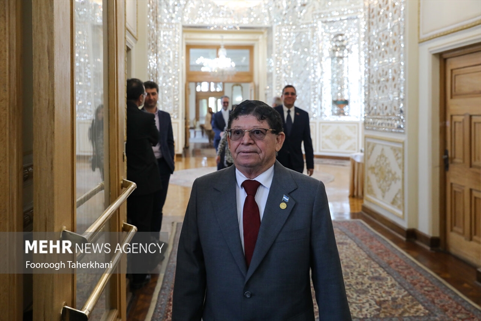 نشست وزیر امورخارجه با سفرا و روسای نمایندگی‌های خارجی مقیم تهران