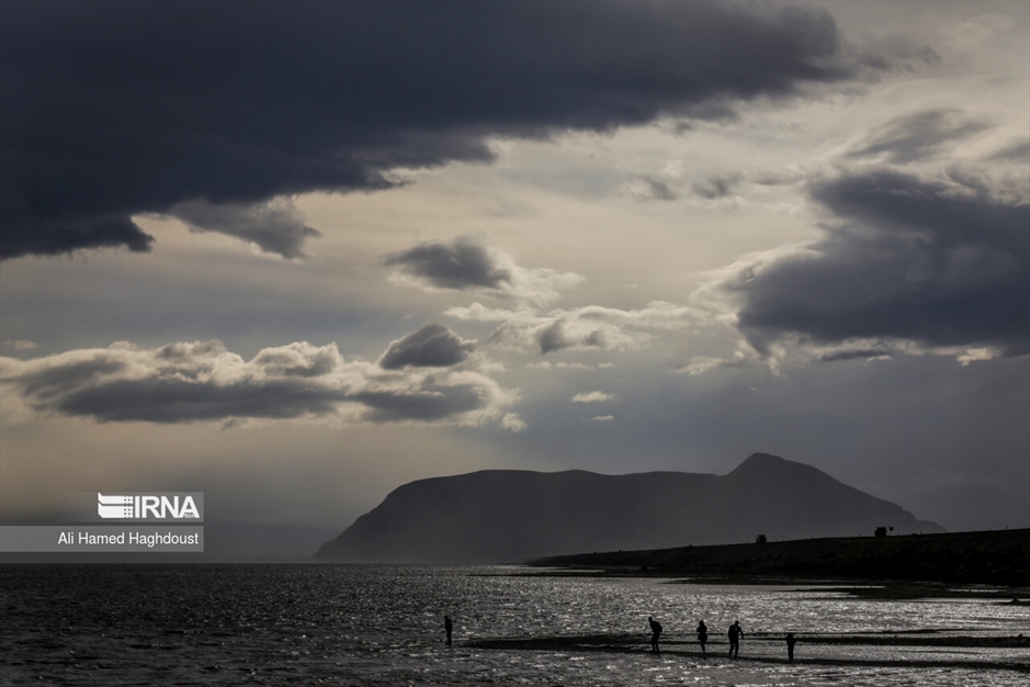 گردشگران نوروزی در دریاچه ارومیه