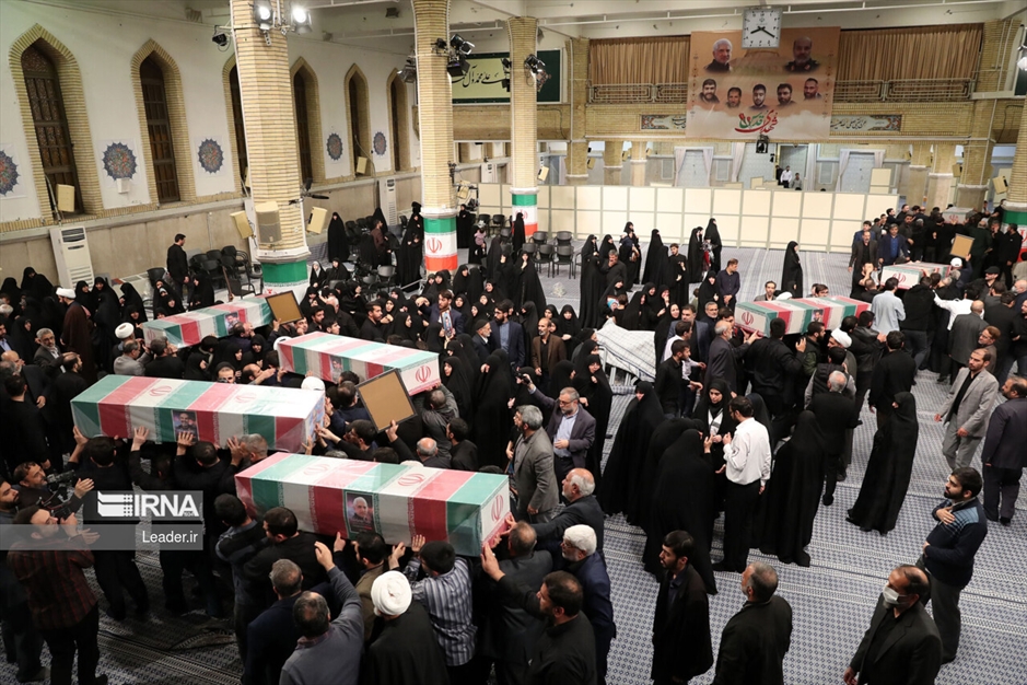  اقامه نماز رهبر انقلاب بر پیکر شهدای راه قدس