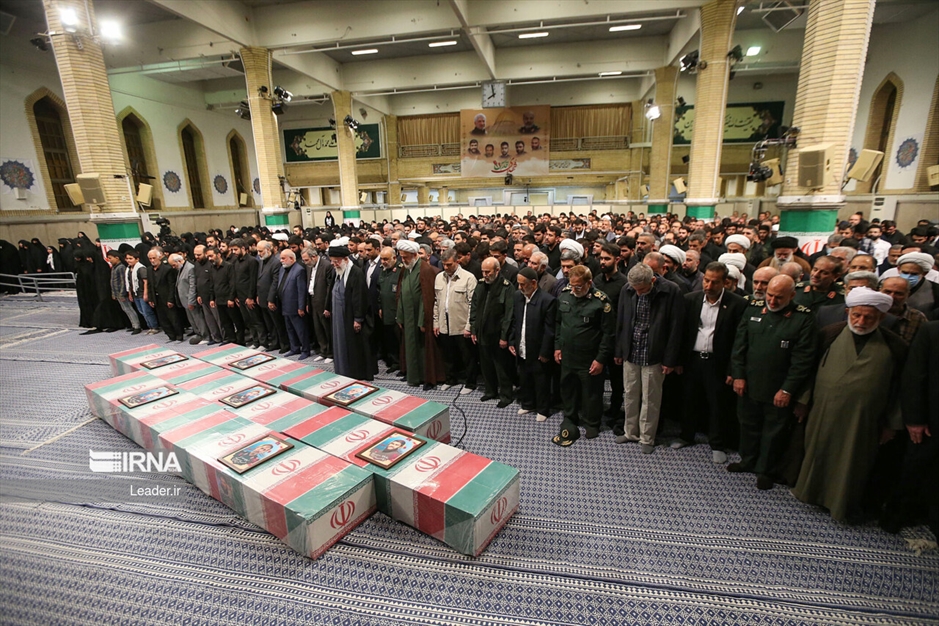  اقامه نماز رهبر انقلاب بر پیکر شهدای راه قدس