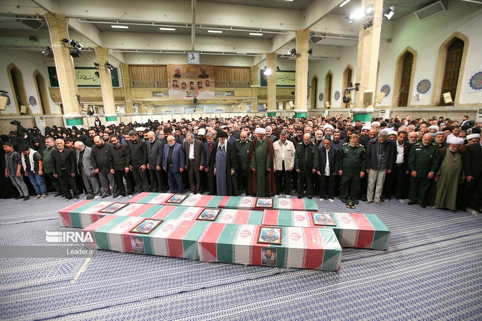  اقامه نماز رهبر انقلاب بر پیکر شهدای راه قدس