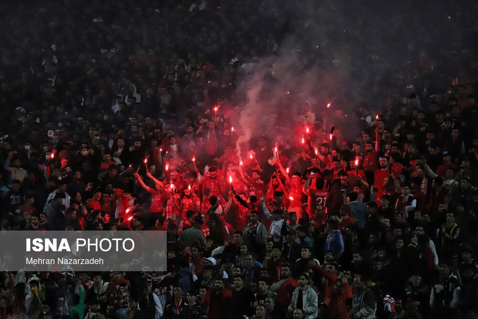 دیدار تیم های فوتبال تراکتور و سپاهان