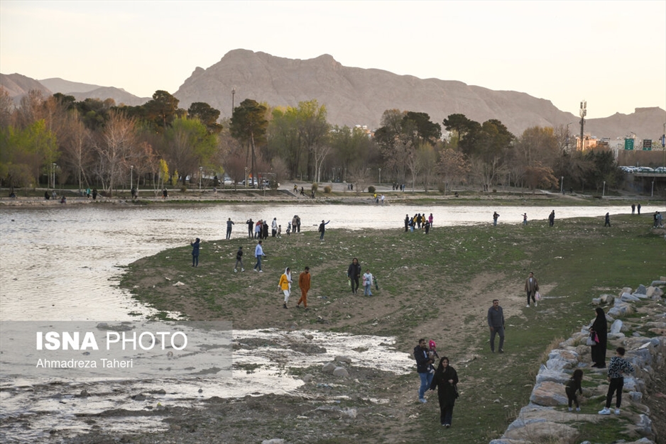 جاری شدن آب در زاینده‌رود - اصفهان