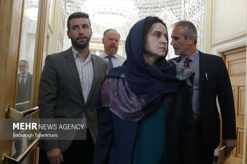 نشست وزیر امورخارجه با سفرا و روسای نمایندگی‌های خارجی مقیم تهران